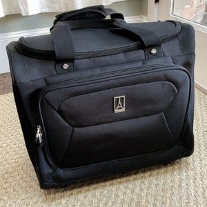 Travelpro Maxlite Black Carry-On wheeled and telescoping handle